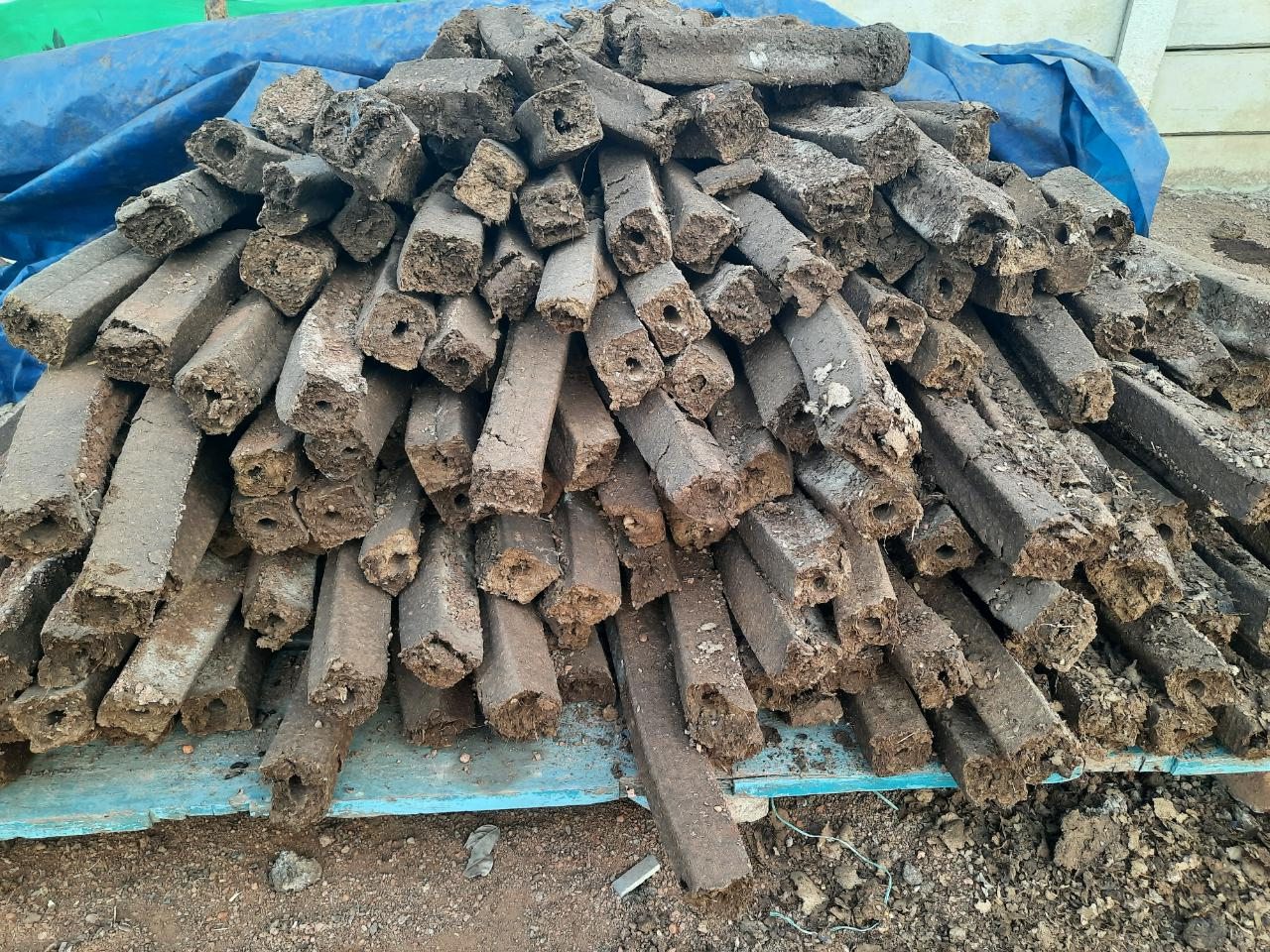 cow dung wood