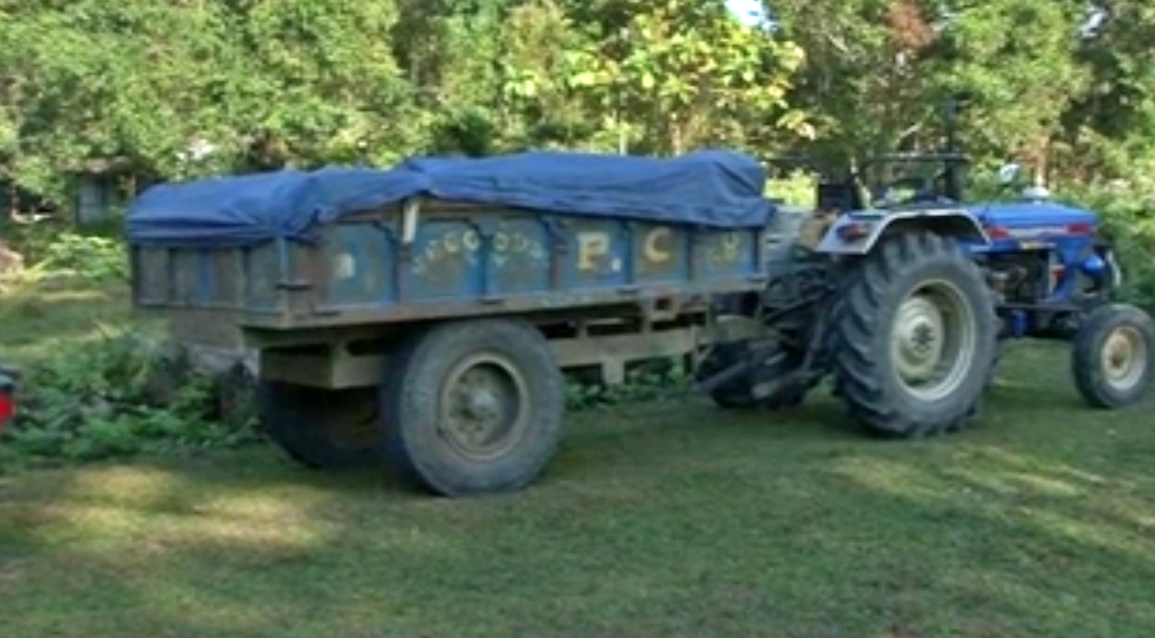 Three vehicles carrying uninvoiced stones seized by chariduwar forest department