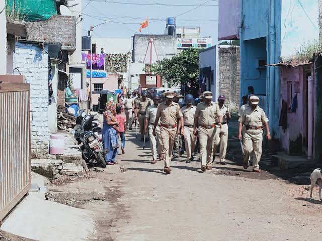 police in dharavi