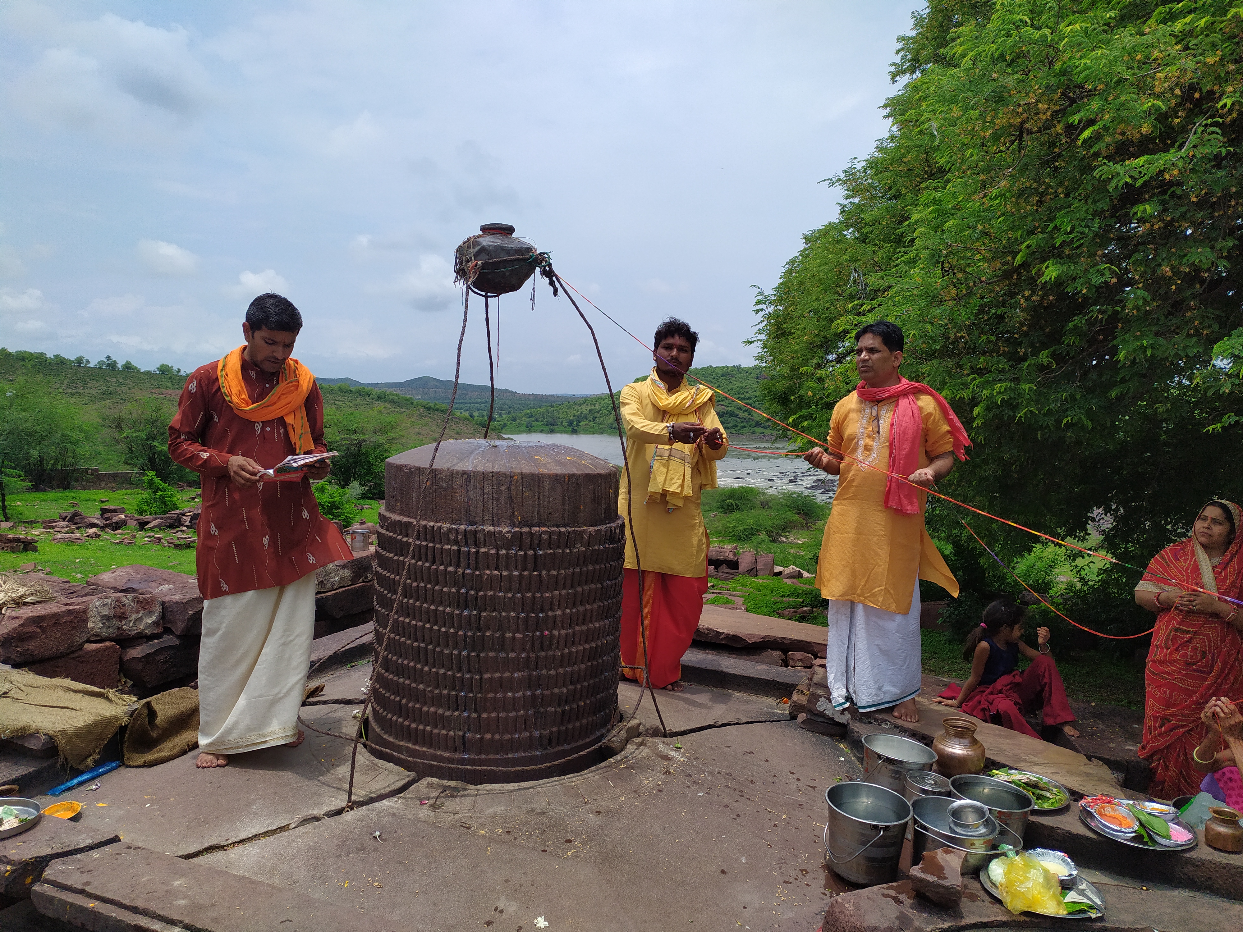 शिव भक्तों ने किया महा रुद्राभिषेक, Shiva devotees did Maha Rudrabhishek