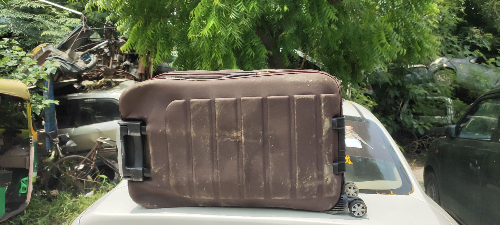 गाजियाबाद में शादी से इंकार पर बॉयफ्रेंड का गला काटकर सूटकेस में भरा