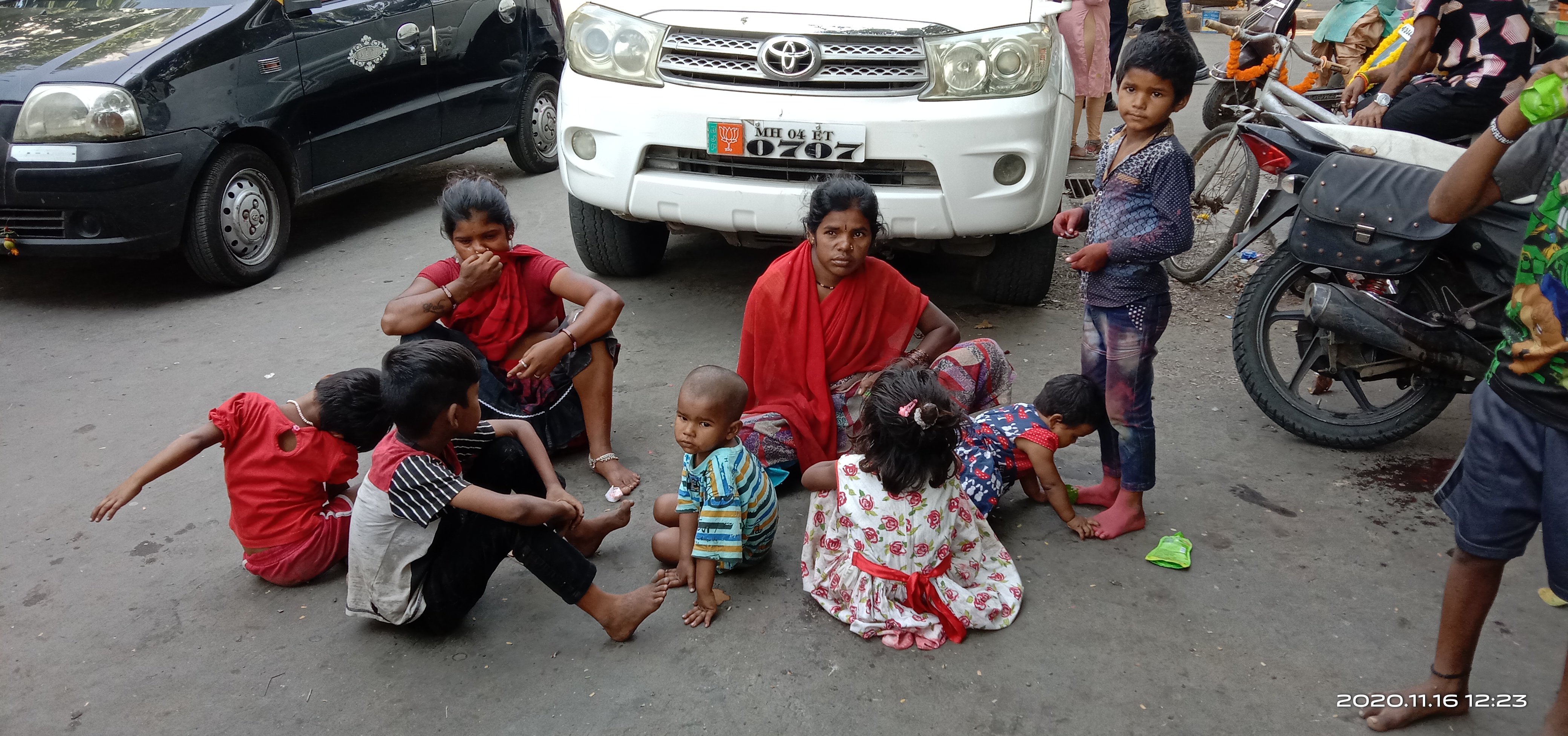 मंदिरावर उपजीविका असणाऱ्यांचा हिरमोड