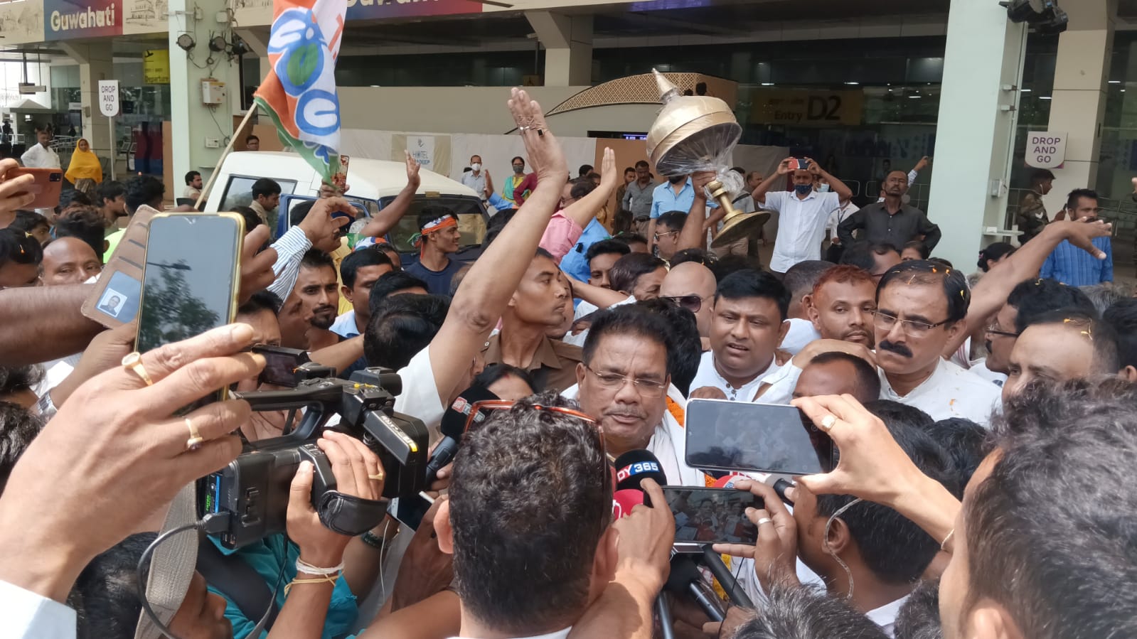 supporters welcome ripun bora after he returns to assam as tmc state president