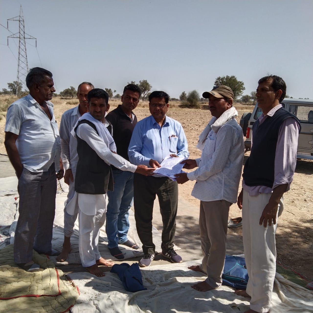 बिलाड़ा में धरने पर बैठे पर्यावरण प्रेमी, Environmental lovers sitting on strike in Bilara