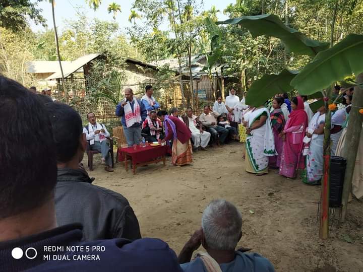 একেদিনাই ২০টা পথৰ আধাৰশিলা স্থাপন কৰিলে বিধায়ক প্ৰদীপ হাজৰিকাই