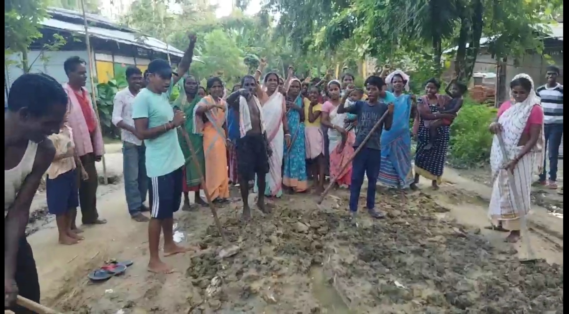 Protests for construction of destroyed roads in aamguri