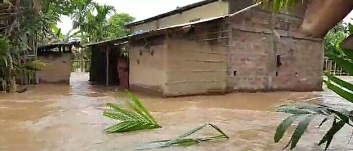 FLOOD situation at kampur destroy house and poperty