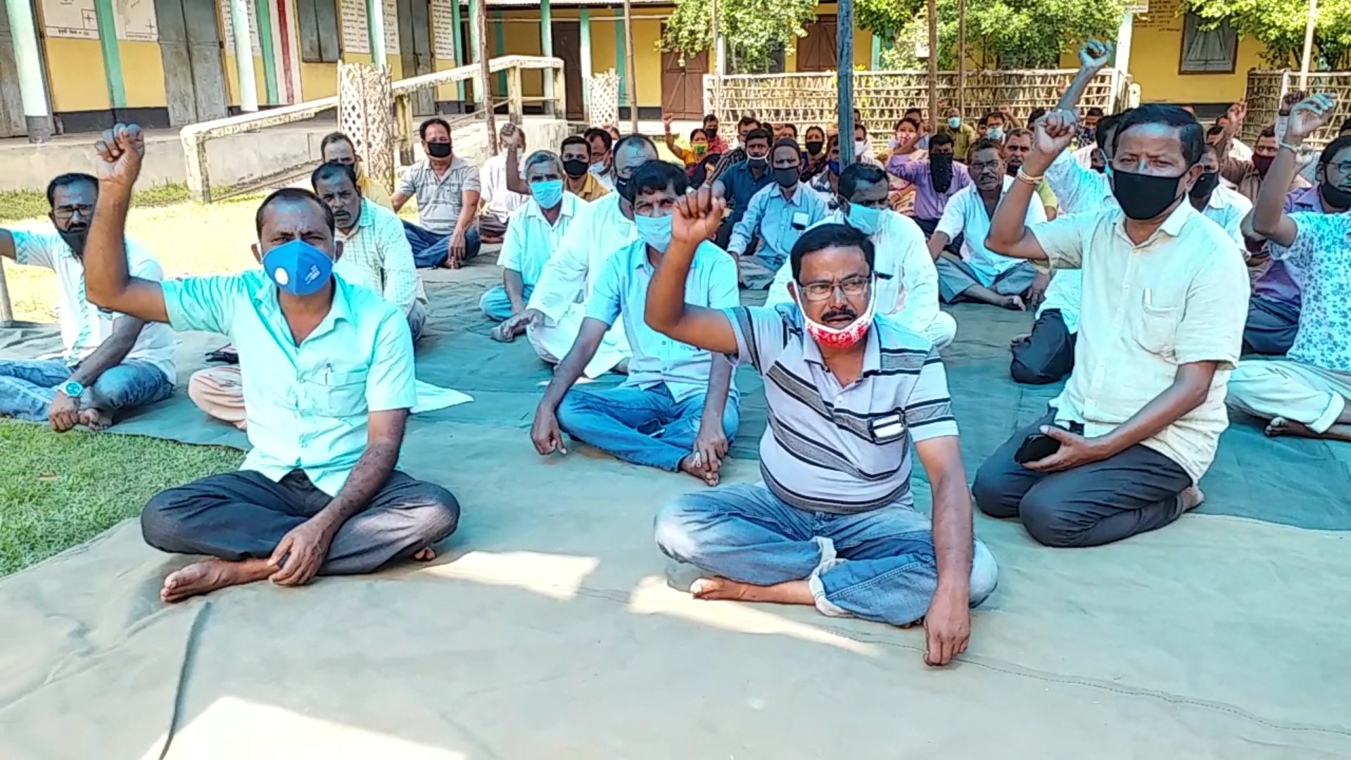 চাপৰ-শালকোচা খণ্ড প্ৰাথমিক শিক্ষক সন্মিলনীৰ বিক্ষোভ প্ৰদৰ্শন