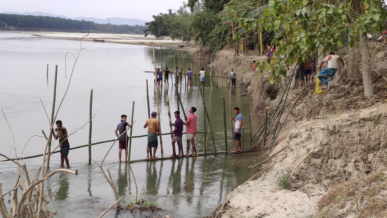 খহনীয়া ৰোধৰ বাবে ওলাই আহিল আইৰমাৰী গাঁওবাসী