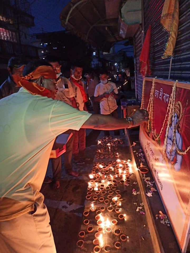 বিধায়ক প্ৰশান্ত ফুকনৰ মিঠাই বিতৰণ