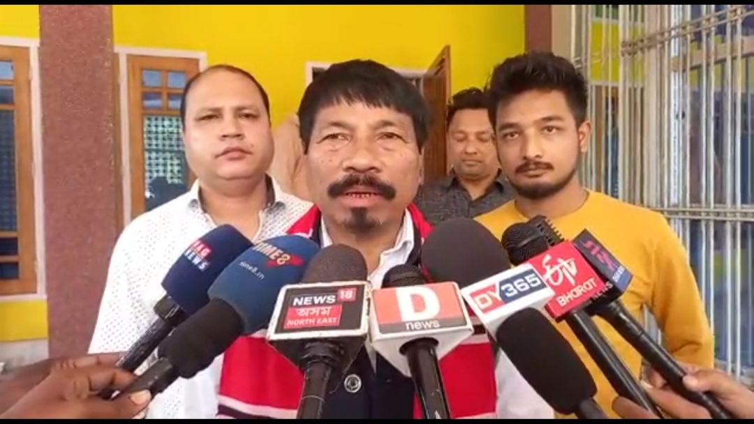 ন-কইনাৰ দৰে কংগ্ৰেছে আদৰি আনিছে আজমলক: অতুল বৰা