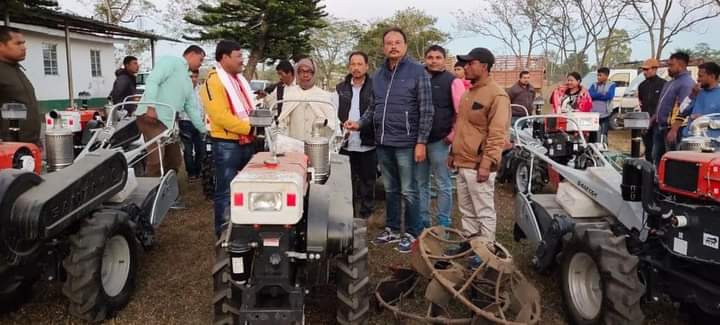 কৃষকে লাভ কৰিলে বিনামূলীয়া পাৱাৰ টিলাৰ