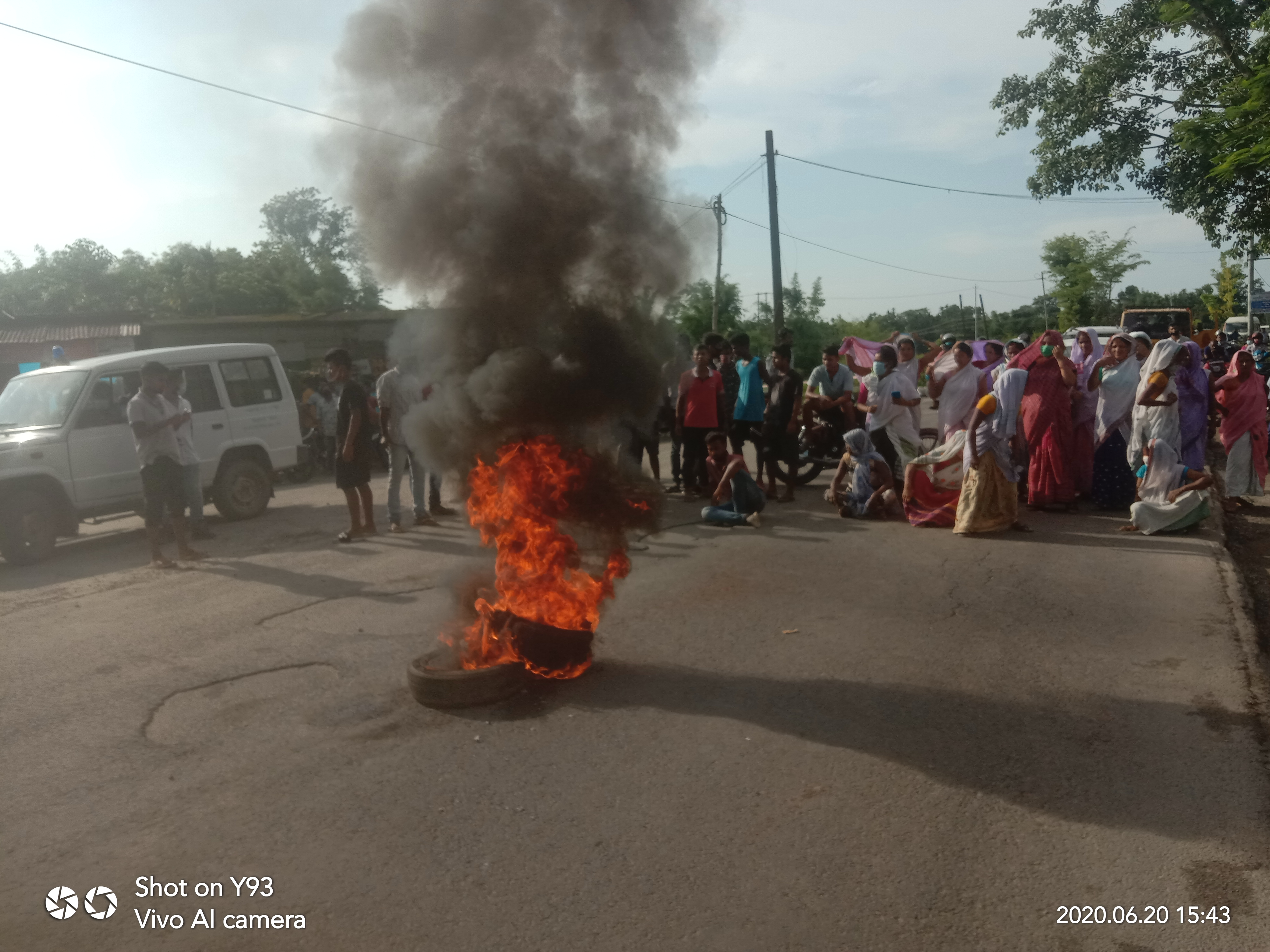 PEOPLE BLOCKED 37 NATIONAL HIGHWAY IN DIBRUGARH