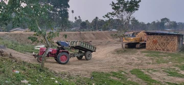 মৰাণ সমষ্টিৰ বিধায়ক চক্ৰধৰ গগৈয়ে পৰিদৰ্শন কৰিলে দিহিং নদীৰ মথাউৰি নিৰ্মাণৰ কাম