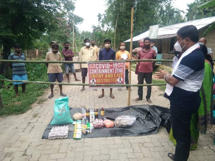 Chakradhar Gogoi distributed essential good at containment zone area of Moran