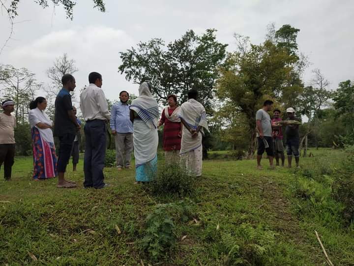 বানাক্ৰান্ত গাঁও পৰিদৰ্শন  মৰাণ ৰাজহ চক্ৰৰ চক্ৰ বিষয়া, জলসম্পদ বিভাগৰ বিষয়াৰ