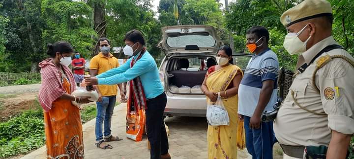 ক'ভিড আক্ৰান্তলৈ সহাঁয়ৰ হাত বিধায়ক চক্ৰধৰ গগৈৰ