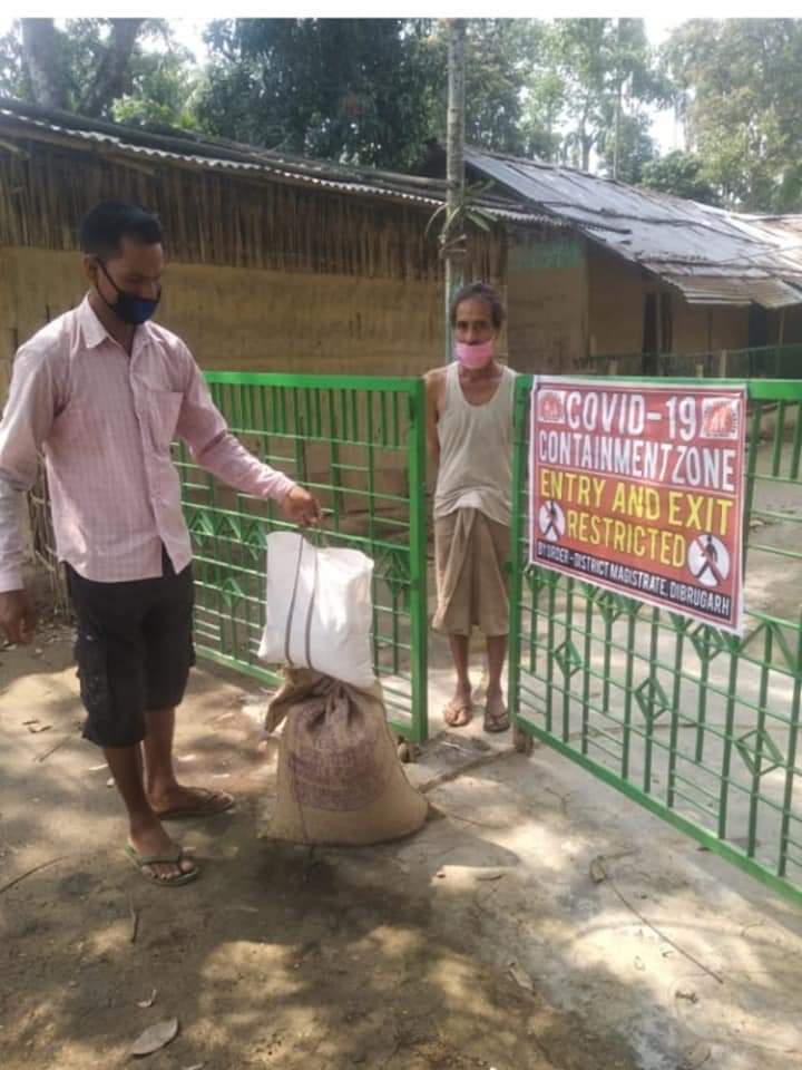 কন্টেইনমেন্ট জ’নত খাদ্য সামগ্ৰী যোগান ডিব্ৰুগড় জিলা প্ৰশাসনৰ