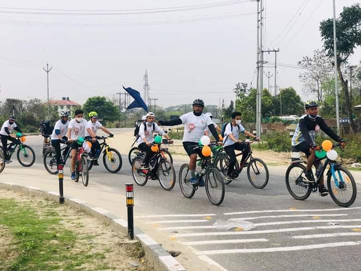 ভোটাৰক সজাগ কৰাৰ বাবে চাইকেল ৰেলীৰ আয়োজন ডিব্ৰুগড় প্ৰশাসনৰ