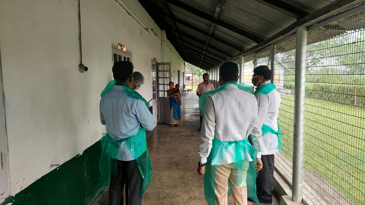 Minister Rameshwar Teli visite covid care of Khowang tea estate