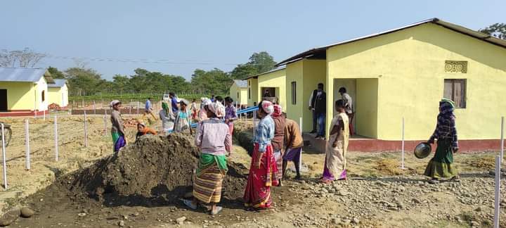 লেঙেৰীজানত প্ৰধানমন্ত্ৰী আবাস যোজনাৰ অধীনত চলিছে শ্ৰমিকৰ গৃহ নিৰ্মাণৰ কাম