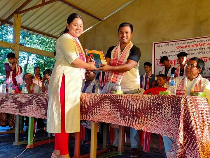 মৰাণত 'জোনাক'ৰ উদ্যোগত অঞ্চলটোৰ কৃতি ছাত্ৰ-ছাত্ৰীক সম্বৰ্ধনা জ্ঞাপন