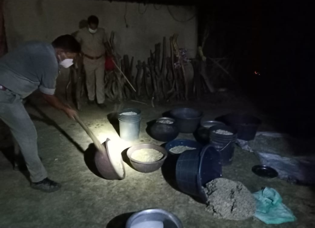 roha-police-expedition-against-illegal-liquor