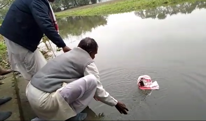 ৰূপহীহাটত তৰুণ গগৈৰ চিতাভষ্ম বিসৰ্জন