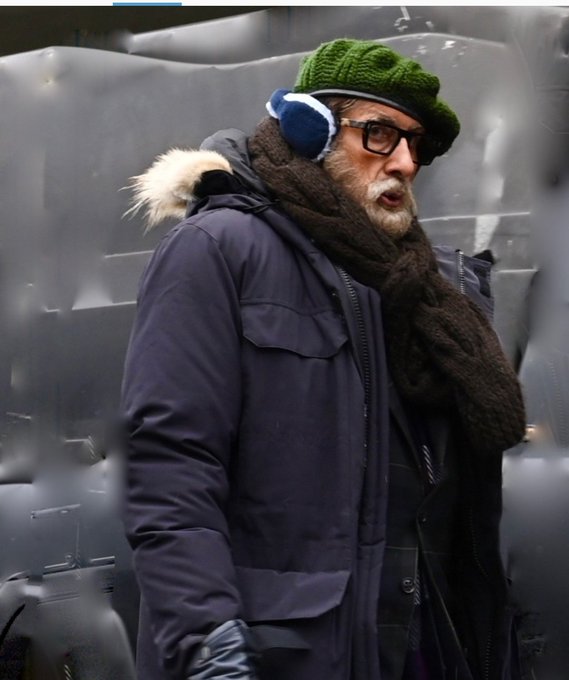 Amitabh bachchan cool look in shimla