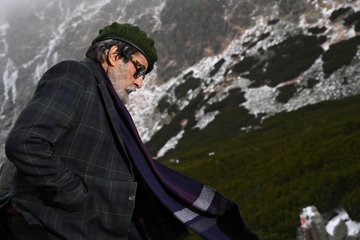 Amitabh bachchan cool look in shimla