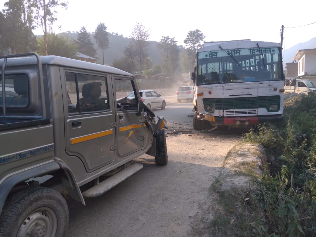 Road accident in mandi