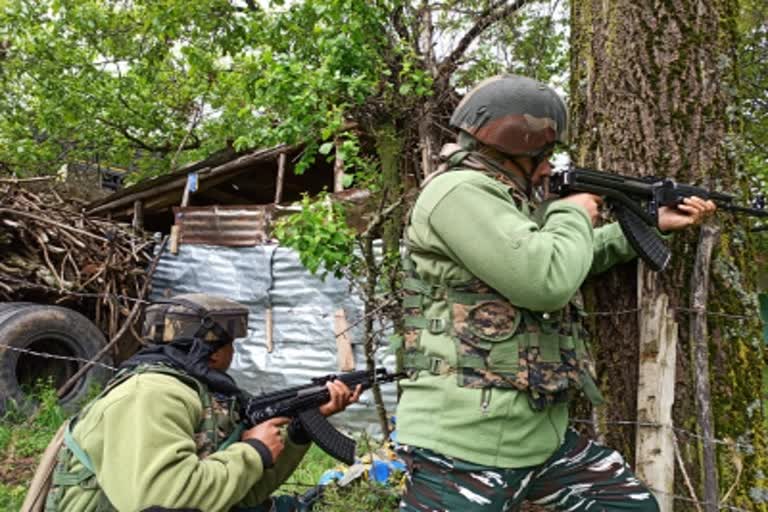 Encounter continues in Kulgam  Gunfire  Redwani area of south Kashmir district  Redwani village of Kulgam district  third encounter in past 24 hours  encounter is underway between security forces and militants in the Redwani area  കുല്‍ഗാം  വെടിവെപ്പ്  ഭീകരാക്രമണം  സുരക്ഷാ സേന  തെക്കന്‍ കശ്മീര്‍  ഭീകരാക്രമണം