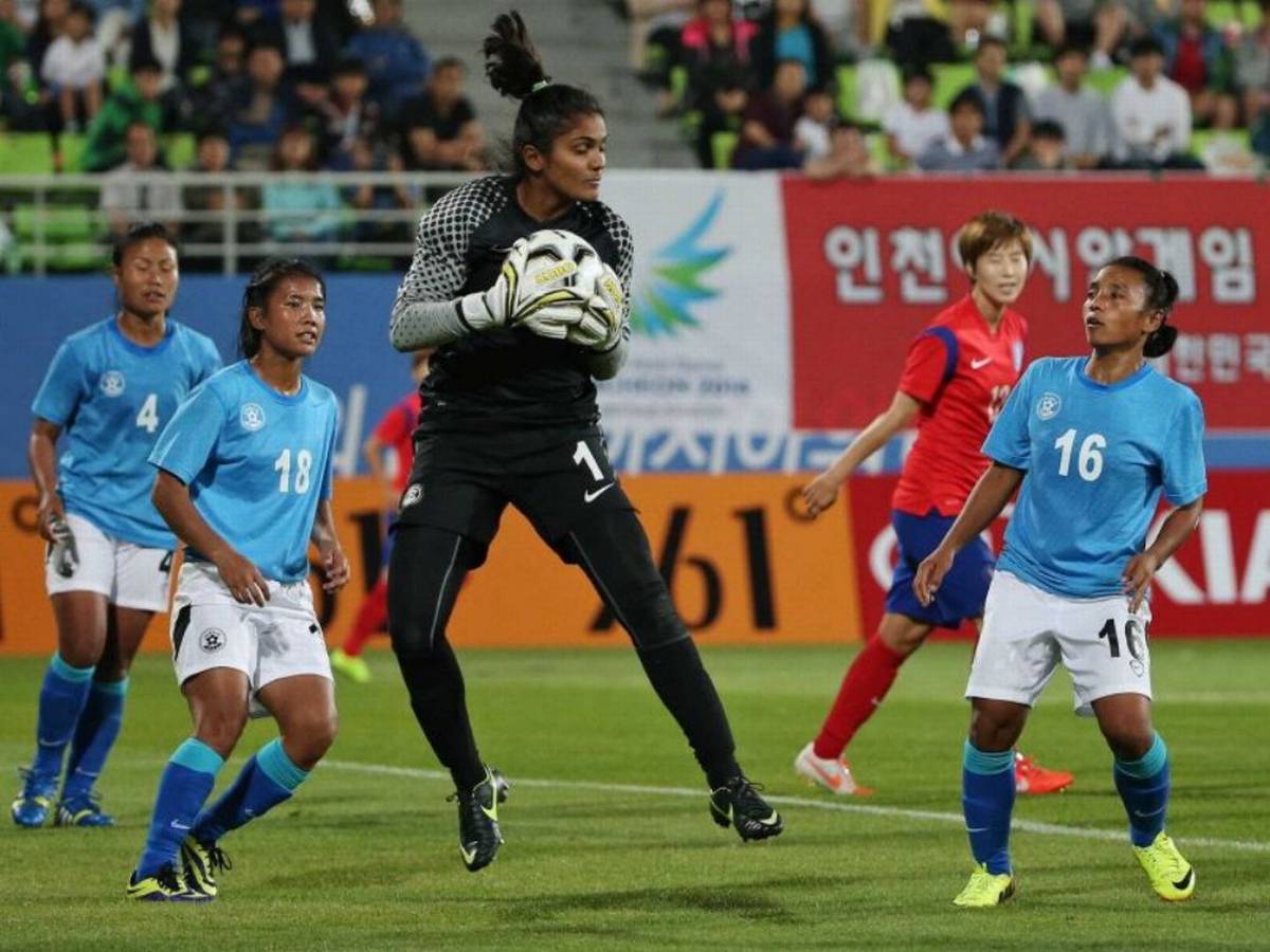 Goalkeeper Aditi Chauhan in action