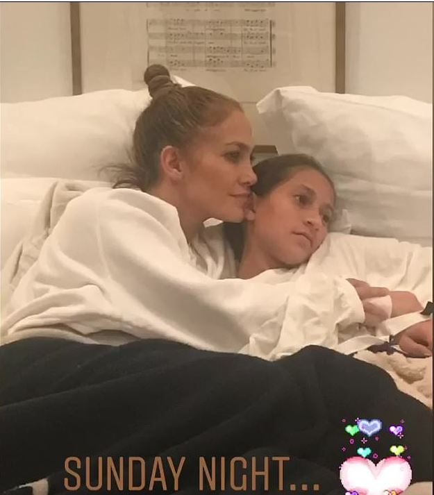 JLo shares pic with daughter, fans go 'aww'