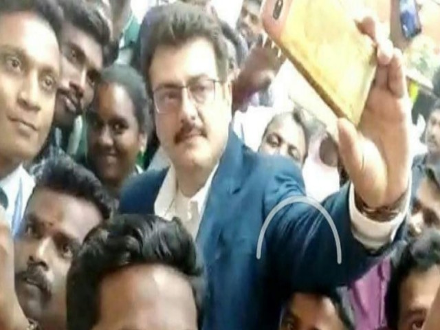 Ajith selfie with fans