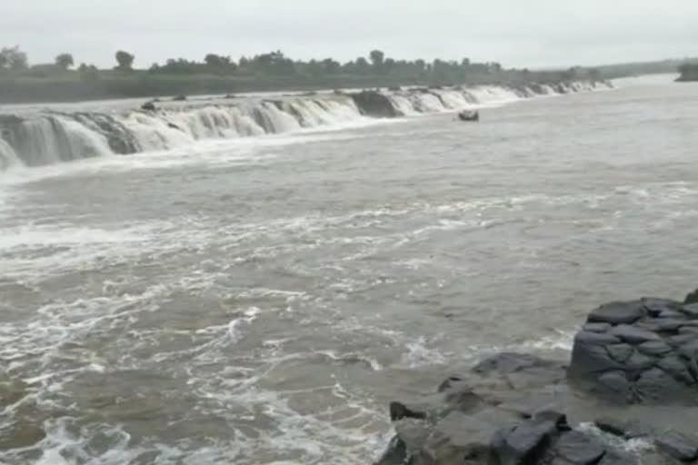 Amravati: The Ghoddev waterfall has been filled due to continuous rain