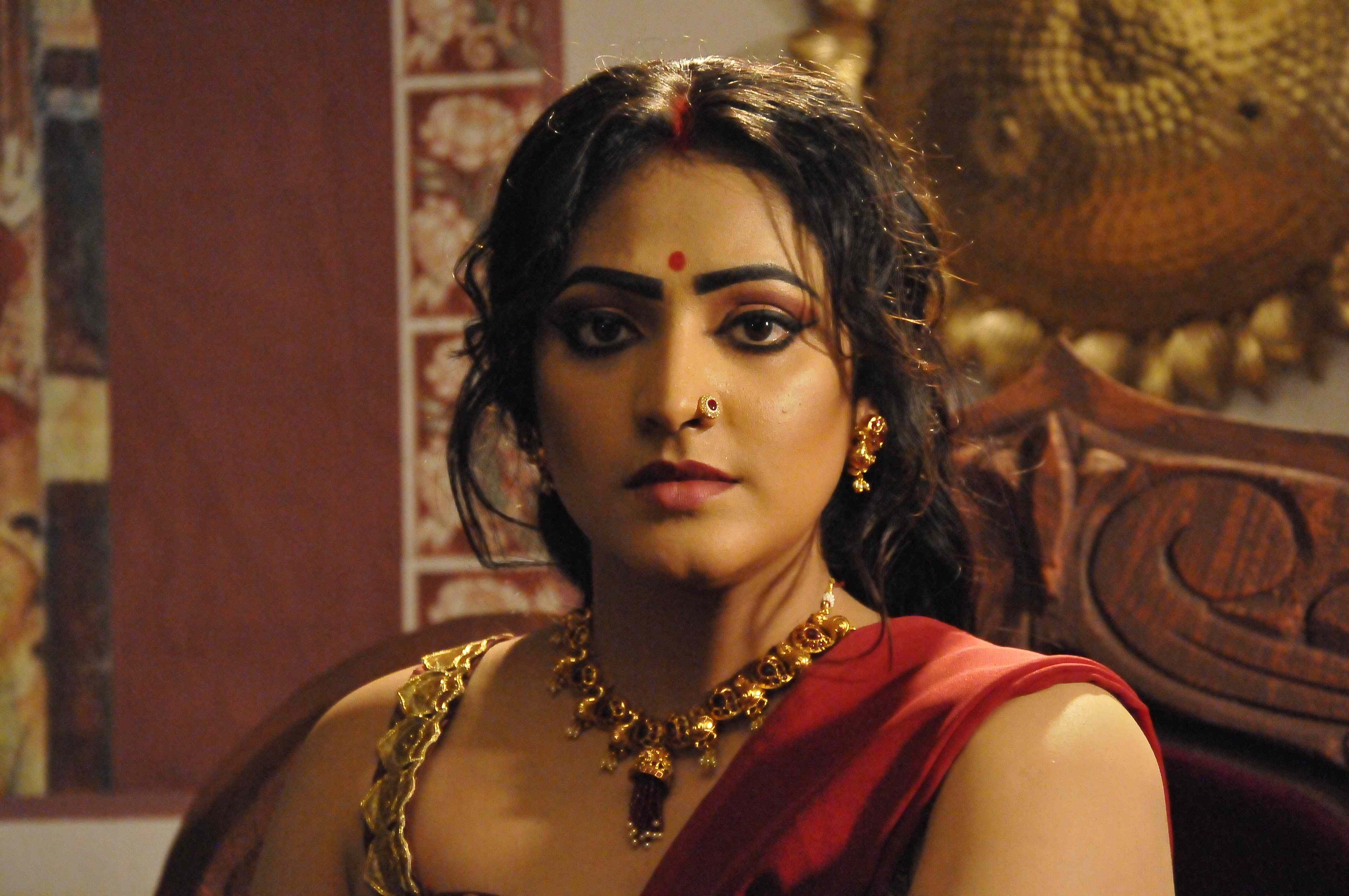 Hiripriya as Amrutamati