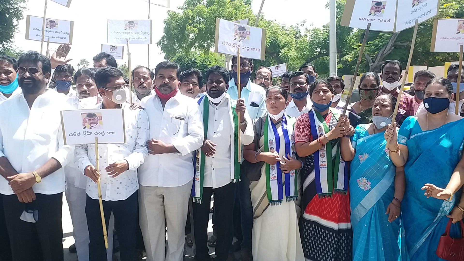 leaders of social groups protest against  tdp in whole state of andhrapradesh