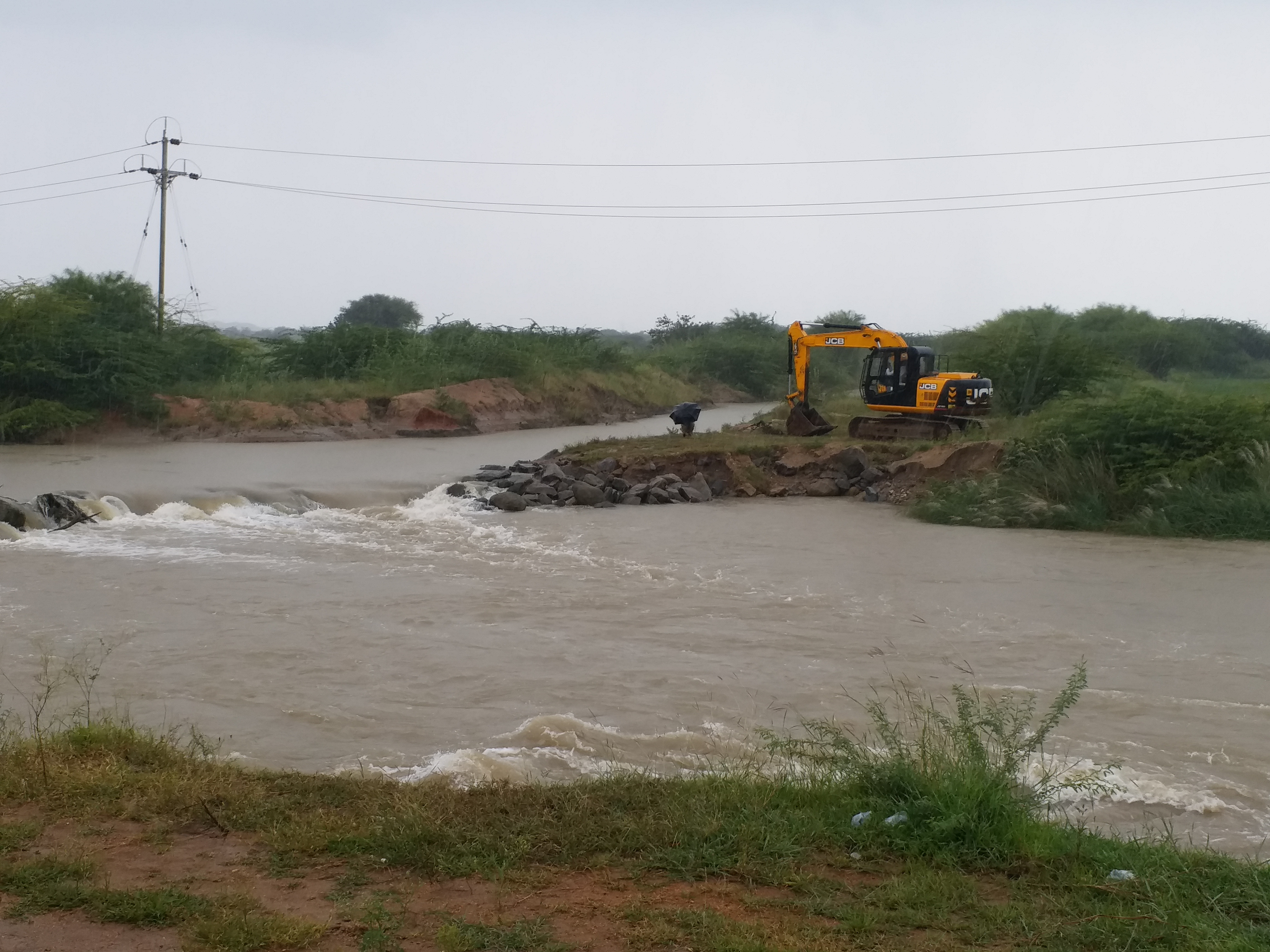 తెదేపా ఎమ్మెల్యే పయ్యావుల కేశవ్ చొరవతో కదిలిన అధికారులు