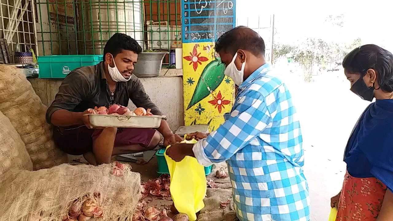 'ఎంతమంది వచ్చినా రాయితీకి ఉల్లిగడ్డలు అందిస్తాం'