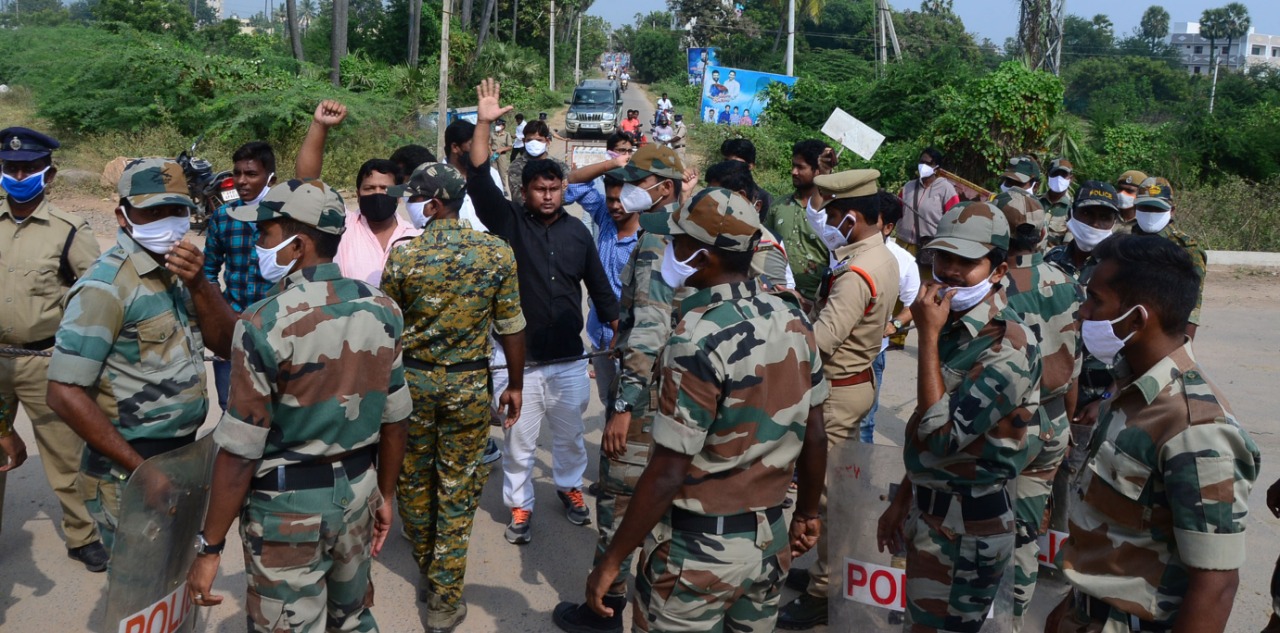 three capital agitators  tried to stop chandra babu convey