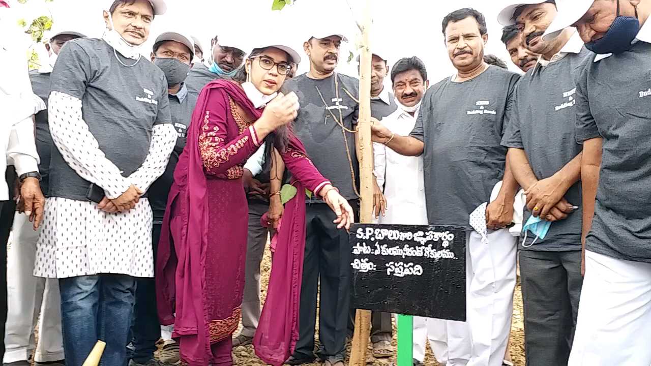 ఎస్పీ బాలు యాదిలో మొక్కలతో స్మృతివనం