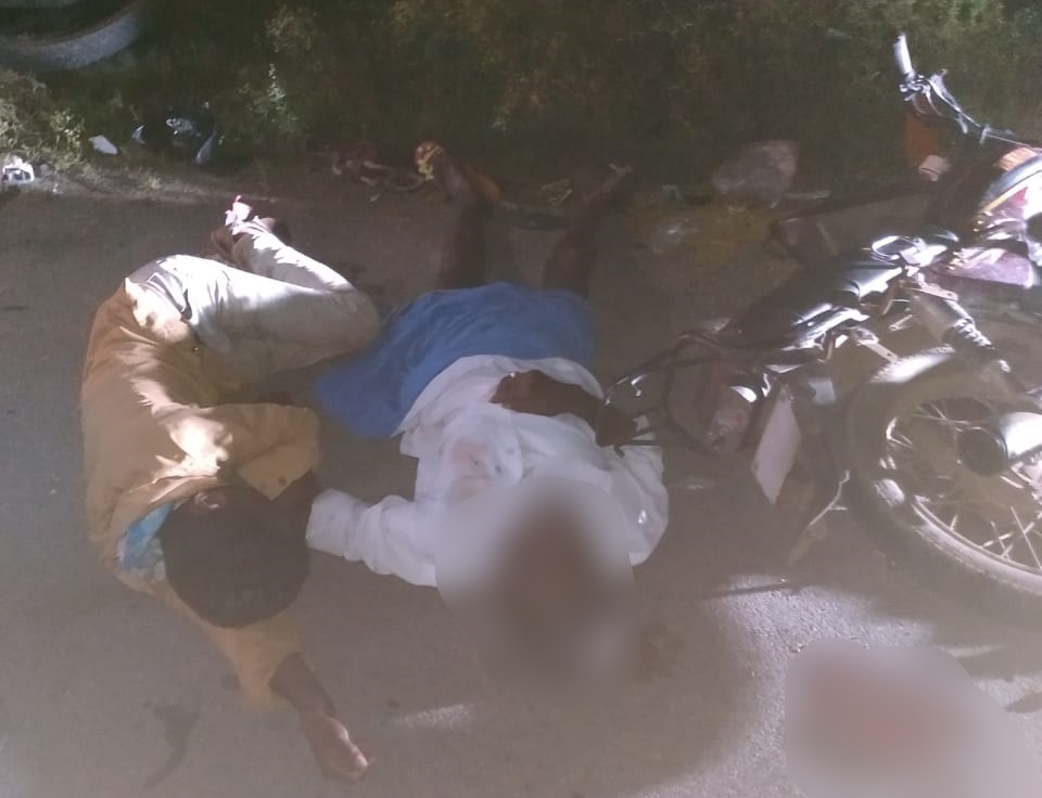 Three killed in road accident, Three killed in road accident in Mantralaya, Mantralaya road accident, Mantralaya road accident news, Mantralaya road accident latest news, Bike accident, ರಸ್ತೆ ಅಪಘಾತದಲ್ಲಿ ಮೂವರು ಸಾವು, ಮಂತ್ರಾಲಯದಲ್ಲಿ ರಸ್ತೆ ಅಪಘಾತದಲ್ಲಿ ಮೂವರು ಸಾವು, ಮಂತ್ರಾಲಯ ರಸ್ತೆ ಅಪಘಾತ, ಮಂತ್ರಾಲಯ ರಸ್ತೆ ಅಪಘಾತ ಸುದ್ದಿ, ಬೈಕ್​ ಅಪಘಾತ, ಬೈಕ್​ಗಳ ನಡುವ ಮುಖಾಮುಖಿ ಡಿಕ್ಕಿ,