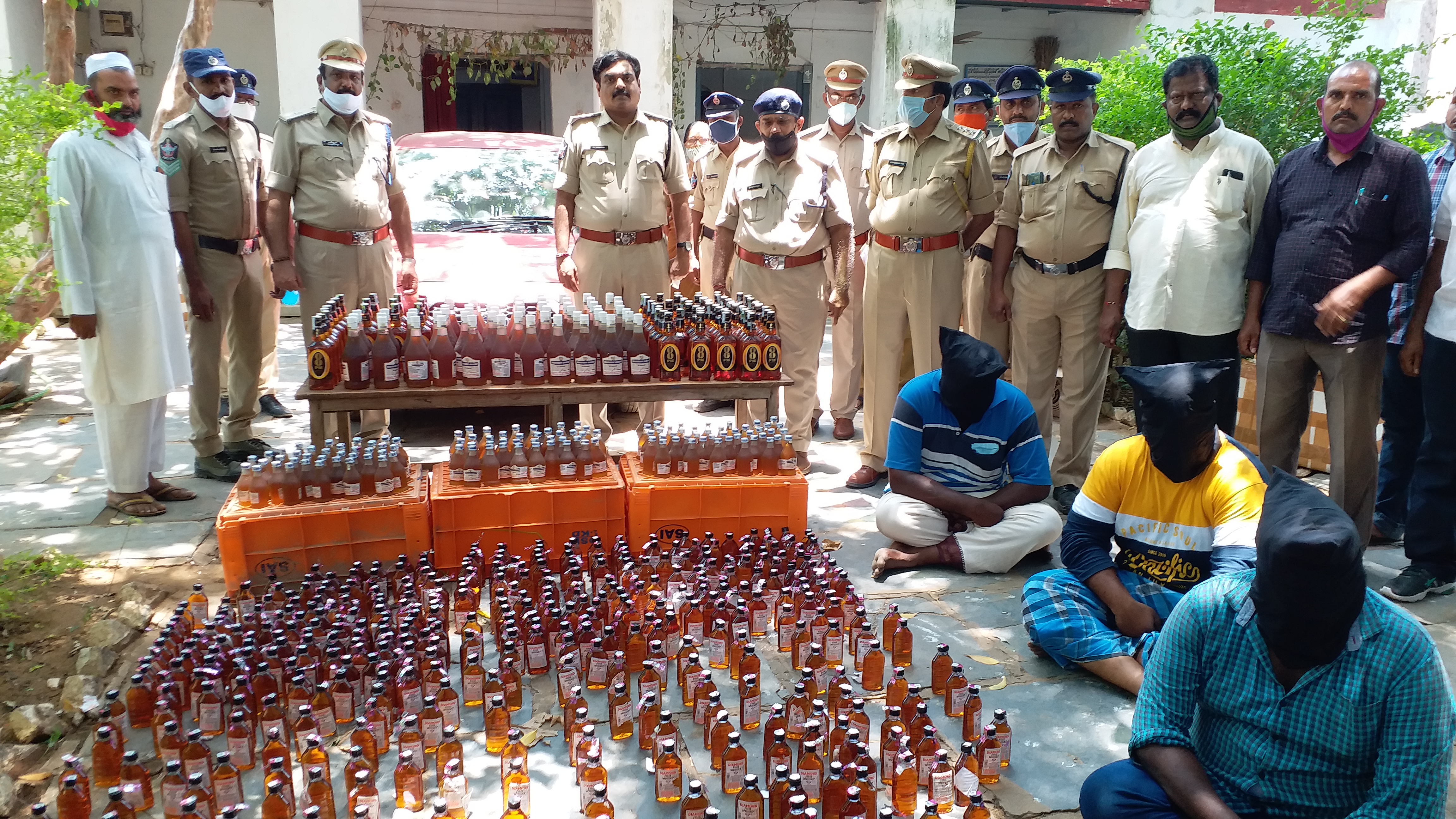 liquor transporting caught by seb officers in krishna, kadapa and nellore districts