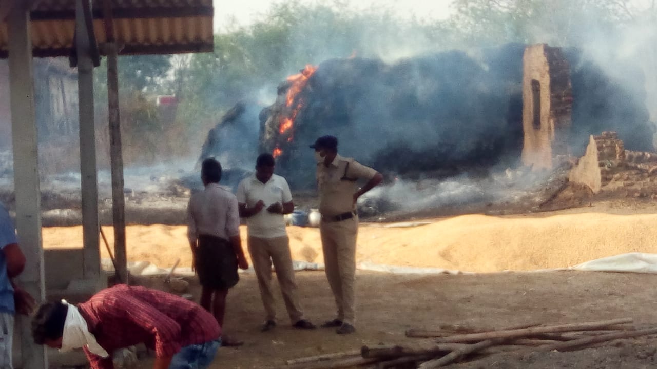 tobbacco godown fires and 14 lakhs rupees cost loss in ananthavaram