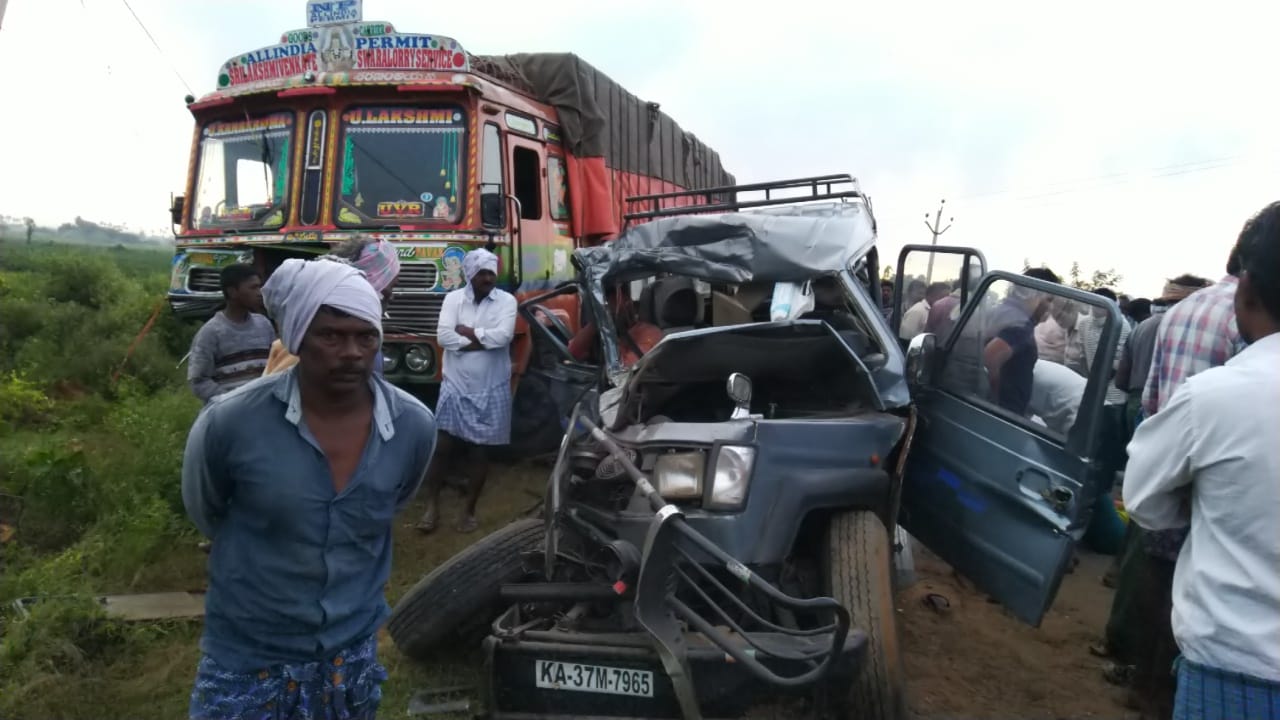 ರಸ್ತೆ ಅಪಘಾತದಲ್ಲಿ ಬಳ್ಳಾರಿ ಮೂಲದ ನಾಲ್ವರ ಸಾವು, Four Bellary persons died in road accident at Andhra Pradesh