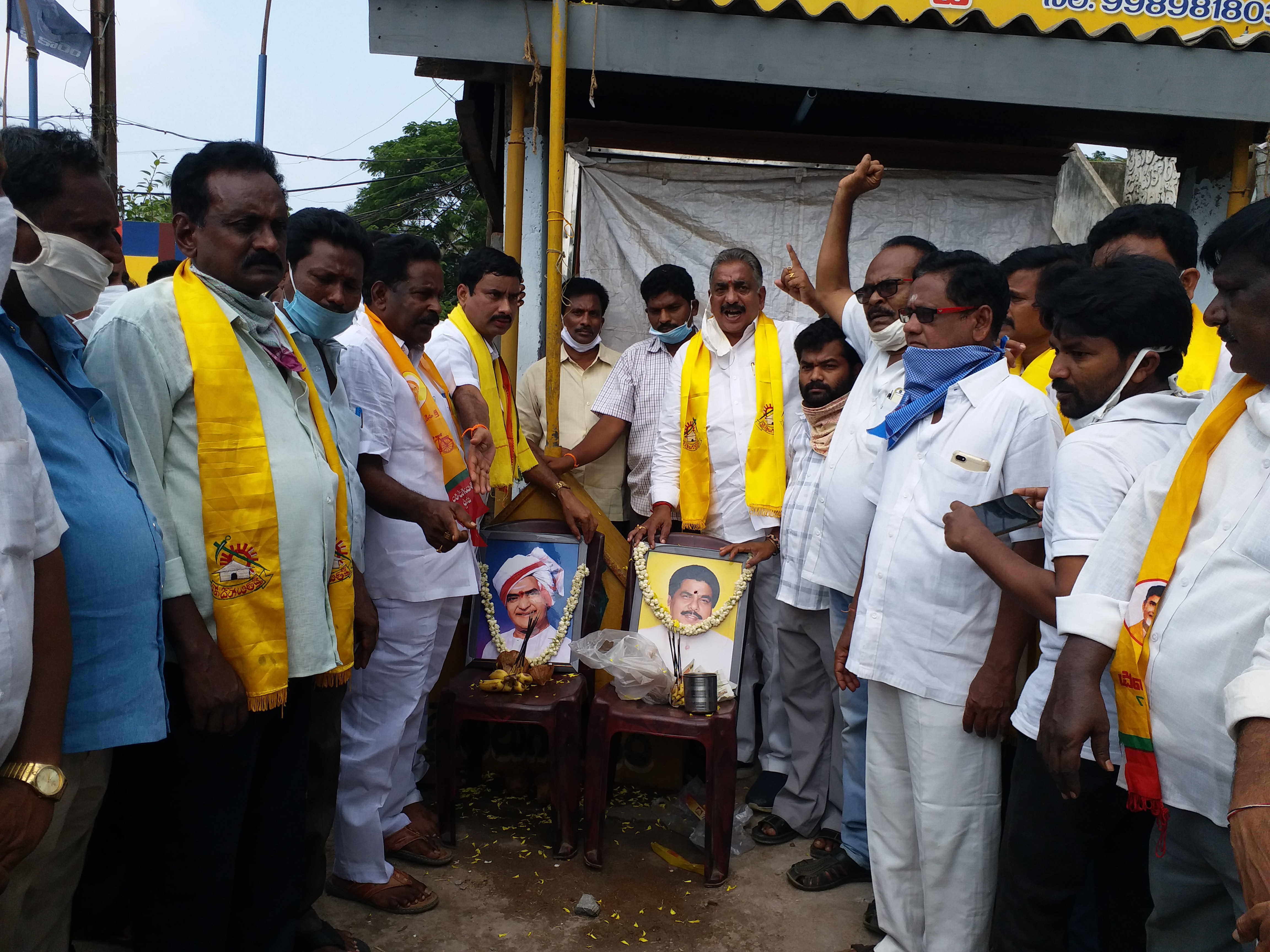 east godavari tdp leaders, fans celebrated ntr's 97th birth annivesary celbrations