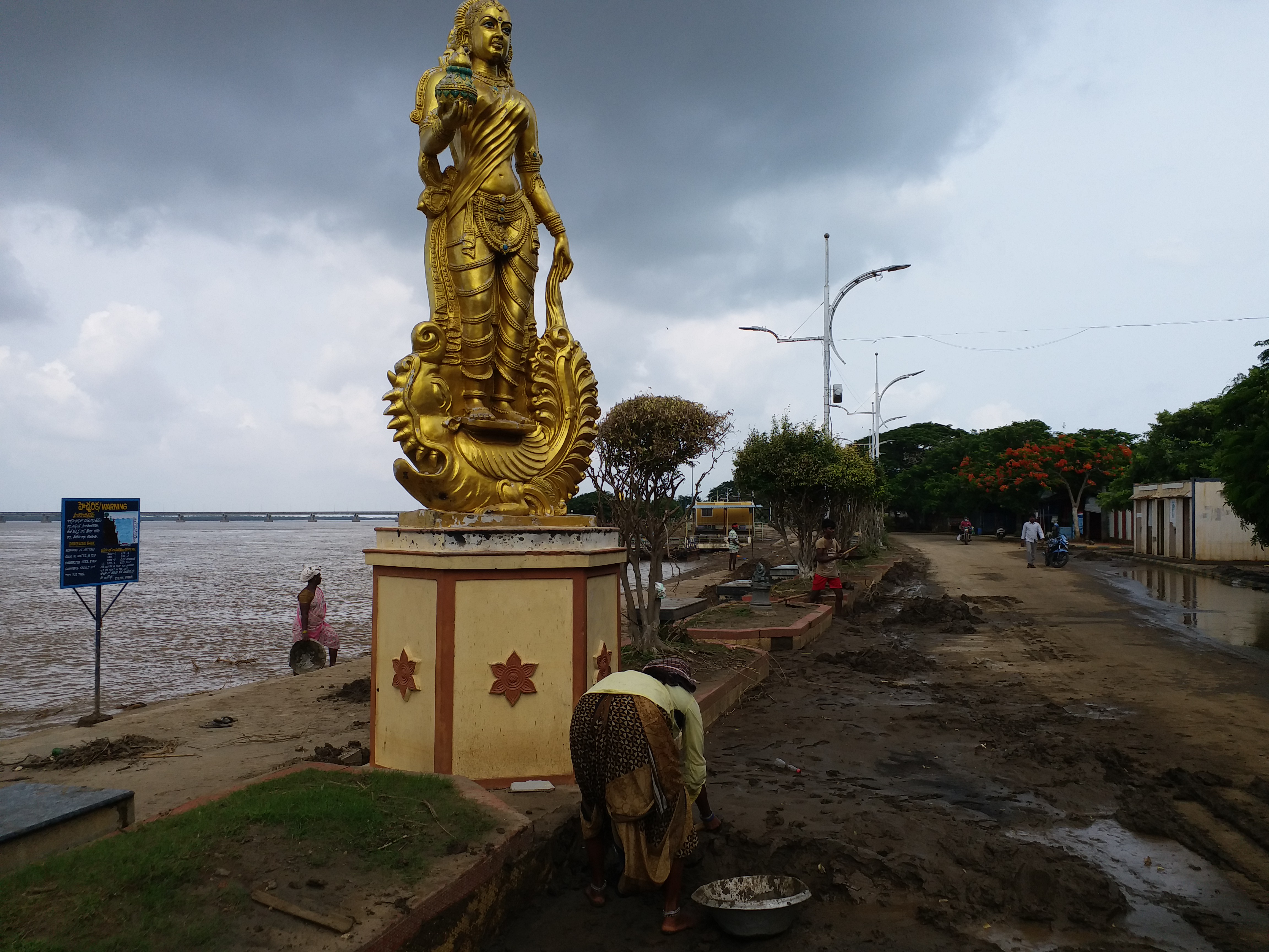 More than three lakh cusecs of water was released from Dhawaleswaram barrage