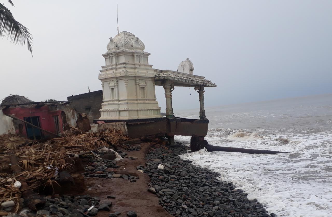 Temple collapsed due to the impact of the waves in east godavari district