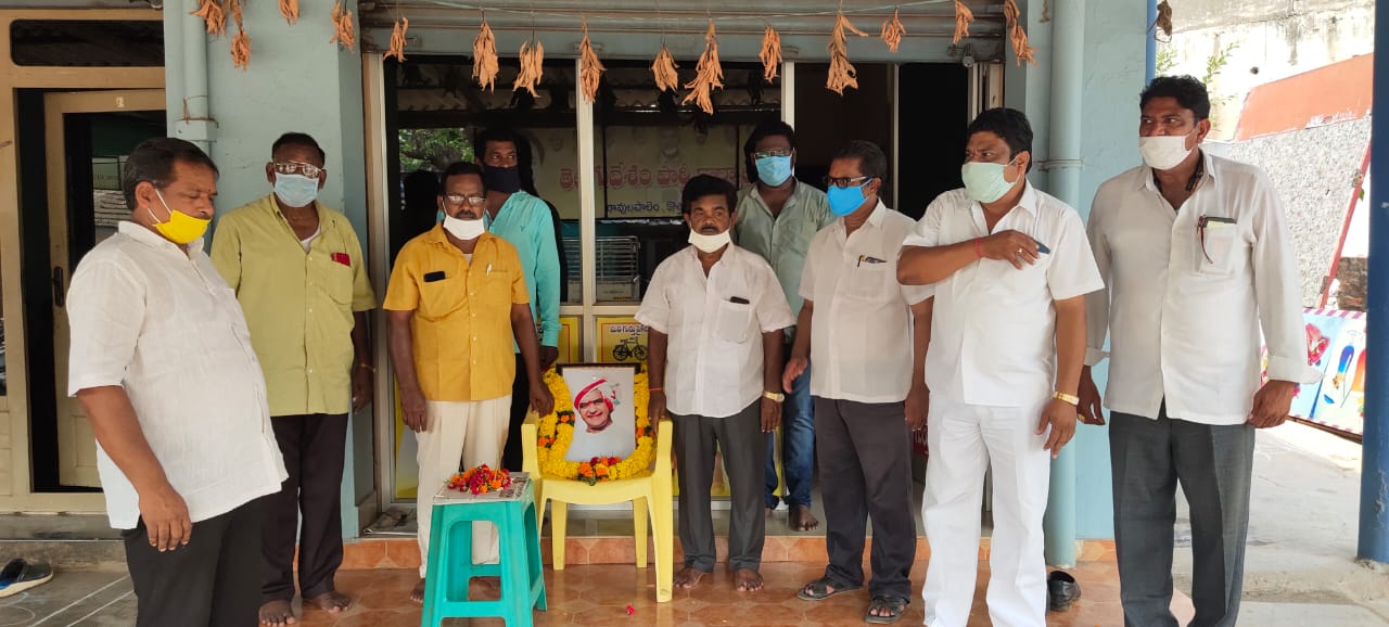 east godavari tdp leaders, fans celebrated ntr's 97th birth annivesary celbrations